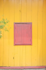 Obraz na płótnie Canvas Red window and yellow wall, asian style