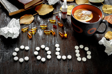 Fototapeta na wymiar concept cold - treatment with hot tea and medecine