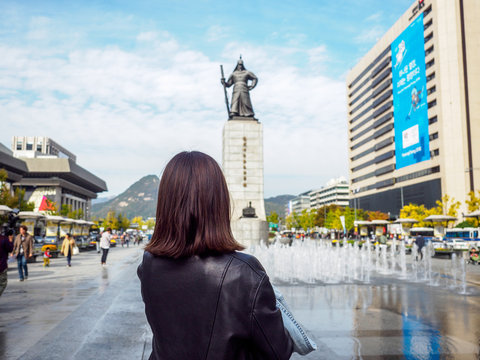 Statue of Admiral Yi Sun-Sin and Water fountain in Gwanghwamun plaza, Seoul, South Korea