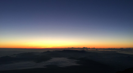 Fototapeta na wymiar 富士山からの夜明け（ご来光）