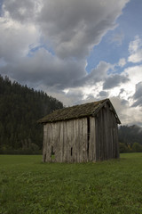 Obraz premium Heuhütte in den Alpen