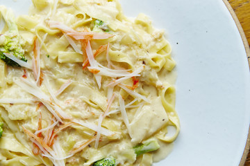 Spaghetti with cream sauce 
