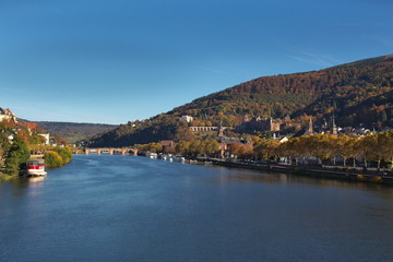 Fototapeta na wymiar Heidelberg von der Theodor-Heuss-Brücke