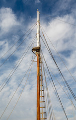 Wood Mast with Crows Nest