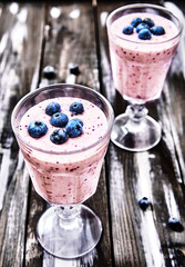 Healthy blueberry smoothies with berries and yogurt