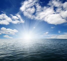 Obraz premium Blue sea and sun