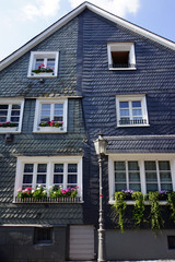 Fototapeta na wymiar typische Häuser des Bergischen Landes im historischen Ortskern
