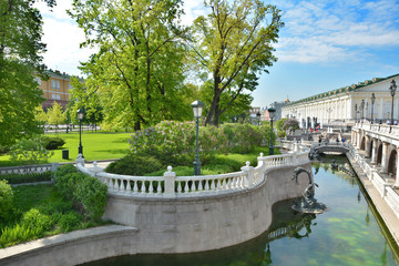 Fototapeta na wymiar Square in the Alexander garden in Moscow