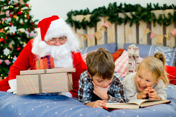 Santa Claus quietly came to the children who are reading