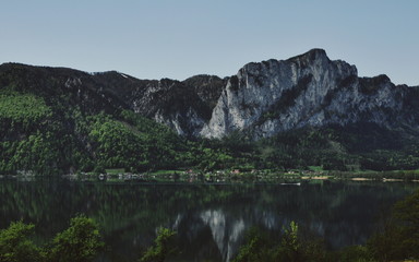 Fototapeta na wymiar Озеро Мондзее в Верхней Австрии