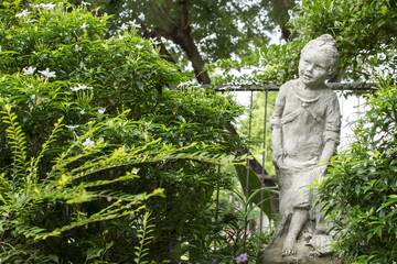 Fototapeta na wymiar girl statues and leaves background in home.