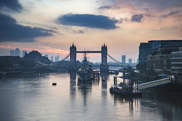 Obraz na płótnie Canvas Beautiful Autumn Fall dawn sunrise over River Thames and Tower