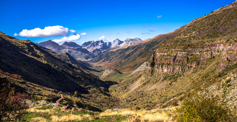 Fototapeta premium Autumn landscape in the Pyrenees in Spain. 