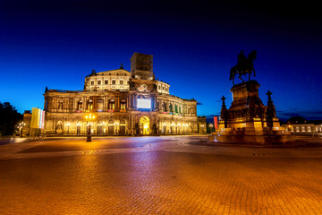 Fototapeta na wymiar Opera at night, Semperoper at night, city at night, time exposure, Dresden, Germany
