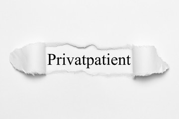 Privatpatient auf weißen gerissenen Papier