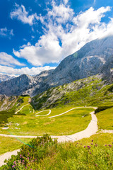 Der Weg in den Bergen