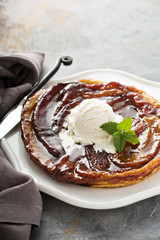 Caramel banana tart tatin