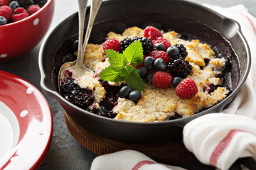 Berry crumble in a cast iron pan