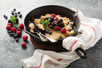 Berry crumble in a cast iron pan