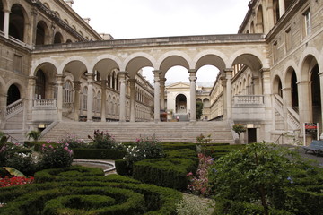 Fototapeta premium Jardin de l'hôpital de l'Hôtel-Dieu à Paris 
