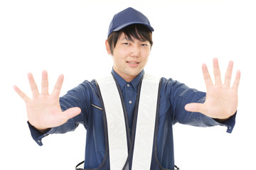 ストップのジェスチャーをする労働者