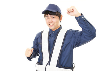 ガッツポーズの労働者