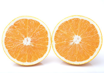Fototapeta na wymiar Orangen auf weissem Hintergrund