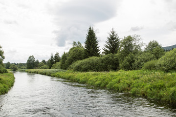 Wilde Moldau bei Pěkná, flussabwärts; Tschechien, Sommer