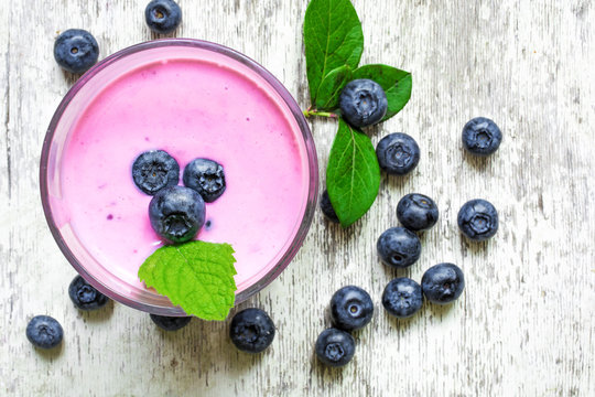 homemade fresh fruit smoothie or yogurt with blueberries and fre