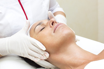 Fototapeta na wymiar Process of massage and facials in beauty salon