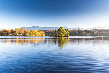 Fototapeta na wymiar Herbststimmung am Staffelsee, Bayern