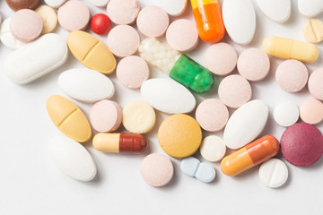 Obraz na płótnie Canvas Multiple pills depicting medical treatment or pahrmaceutical ind