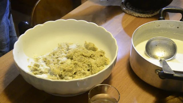 Polenta quinciade Polet&agrave; Полента Poleta Պոլենտա 波倫塔 ուտեստ 폴렌타 Taipana Friuli ポレンタ Venezia Giulia Palenta Polenda Plent Pulenda Formaggio Cheese Ricetta Harapash Recipe Cucina Cuisine Puliszka Pel&egrave;nda