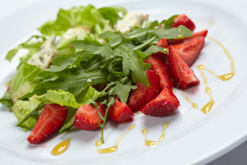 salad with strawberries