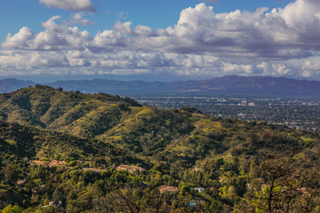 Fototapeta na wymiar Rolling Hills of San Fernando Valley from Mulholland Drive sceni