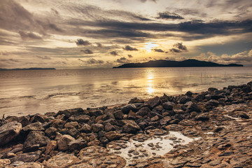 Obraz premium Gloomy tropical sunset,Sunset over Water and Islands,Thailand
