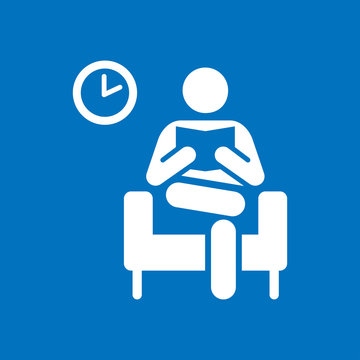 Icono plano sala de espera en fondo azul