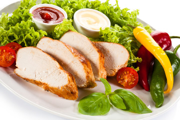 Grilled chicken fillet and vegetables