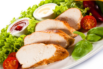 Grilled chicken fillet and vegetables