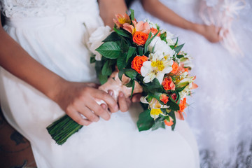 Obraz na płótnie Canvas close-up of colorful wedding bouquet at bride's hands