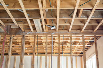 Support beams with wide opened ceiling during a house renovation