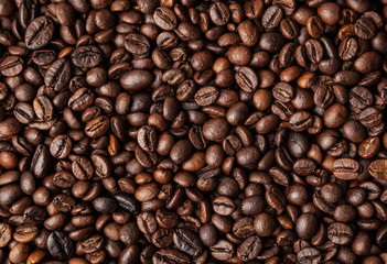Naklejka premium Tło palonych ziaren kawy