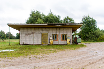 Alte Tankstelle in Estland
