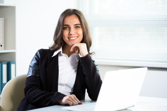 Young business woman with notebook