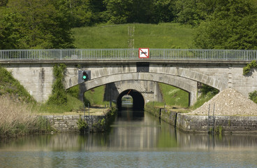 Fototapeta na wymiar France - Canal - Bridge.