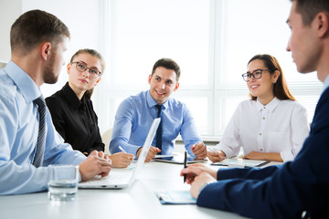 Fototapeta premium Business people working on new project