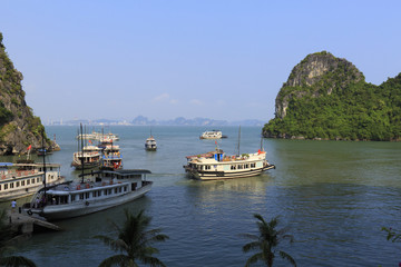 Fototapeta na wymiar ベトナムのハロン湾