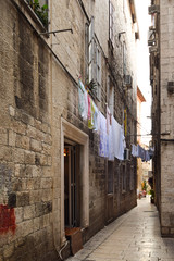 Fototapeta premium Narrow street in Diocletian's Palace