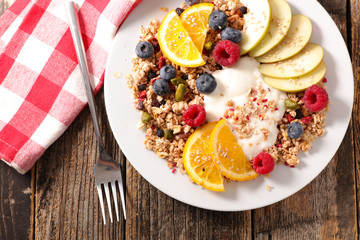 cereal with fruit and yogurt