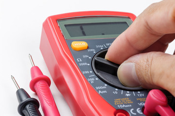 operating digital multimeter